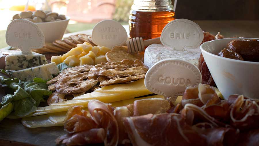 shutterstock_1759098368 what cheese for charcuterie